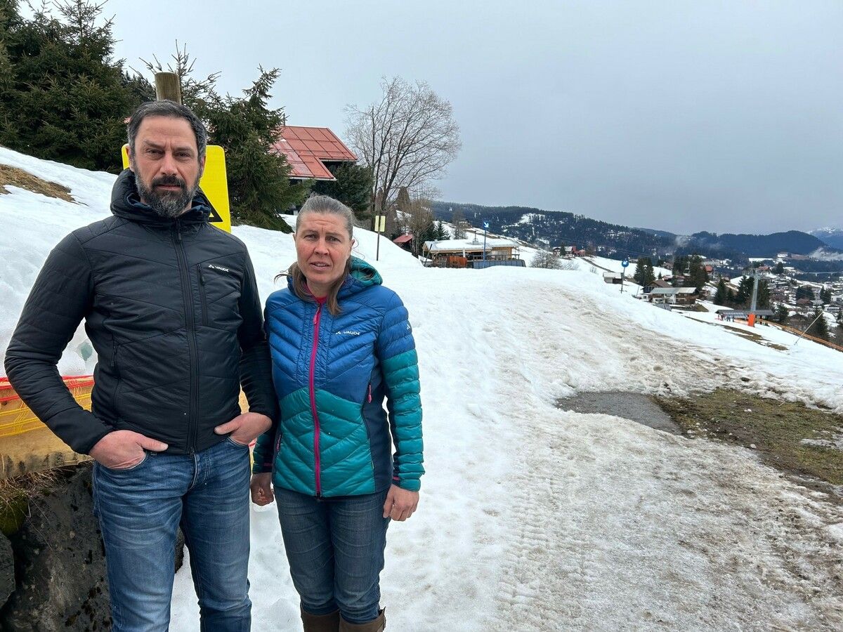 Tourismus- vor Anrainer-Interessen: Sebastian und Christine Felder wurde die Zufahrt zu ihrem Wohnhaus gesperrt. VN/Gasser