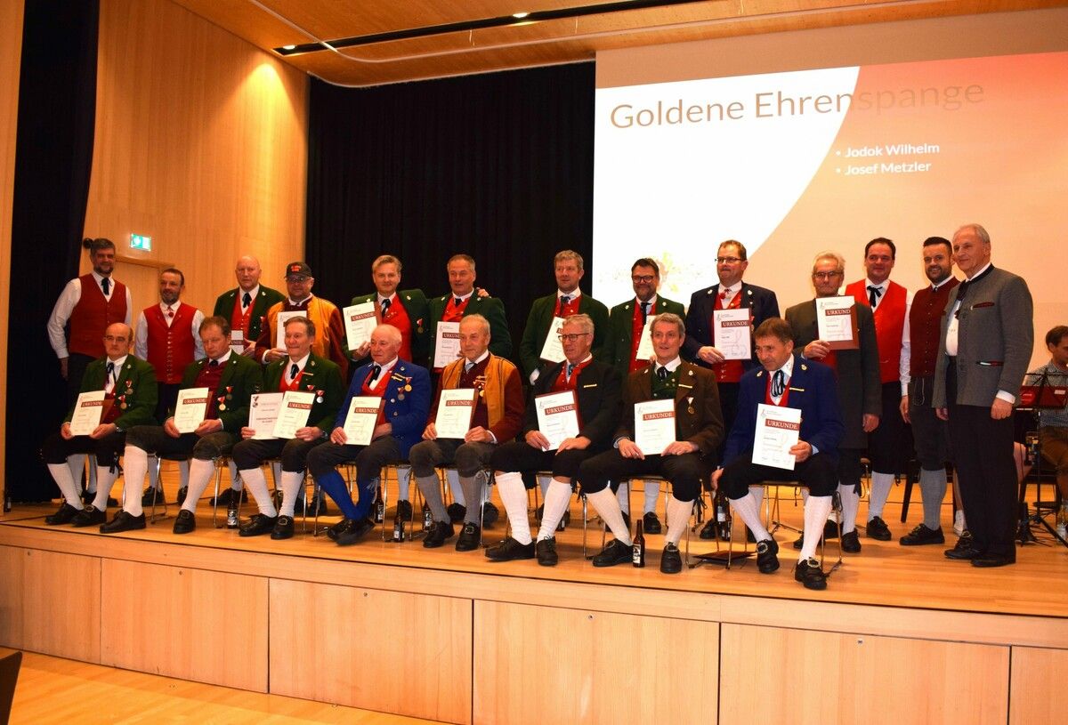 Urgesteine der Bregenzerwälder Blasmusik wurden gebührend gefeiert. ME (2)