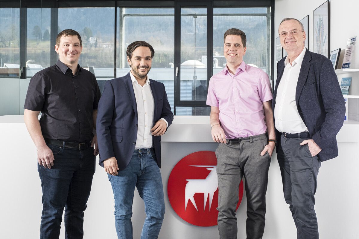V. l. Matthias Frick (Co-CTO), Gerold Böhler (Geschäftsführer), Herbert Scheffknecht (Co-CTO), Jürgen Samuel (Di3logy). Fa