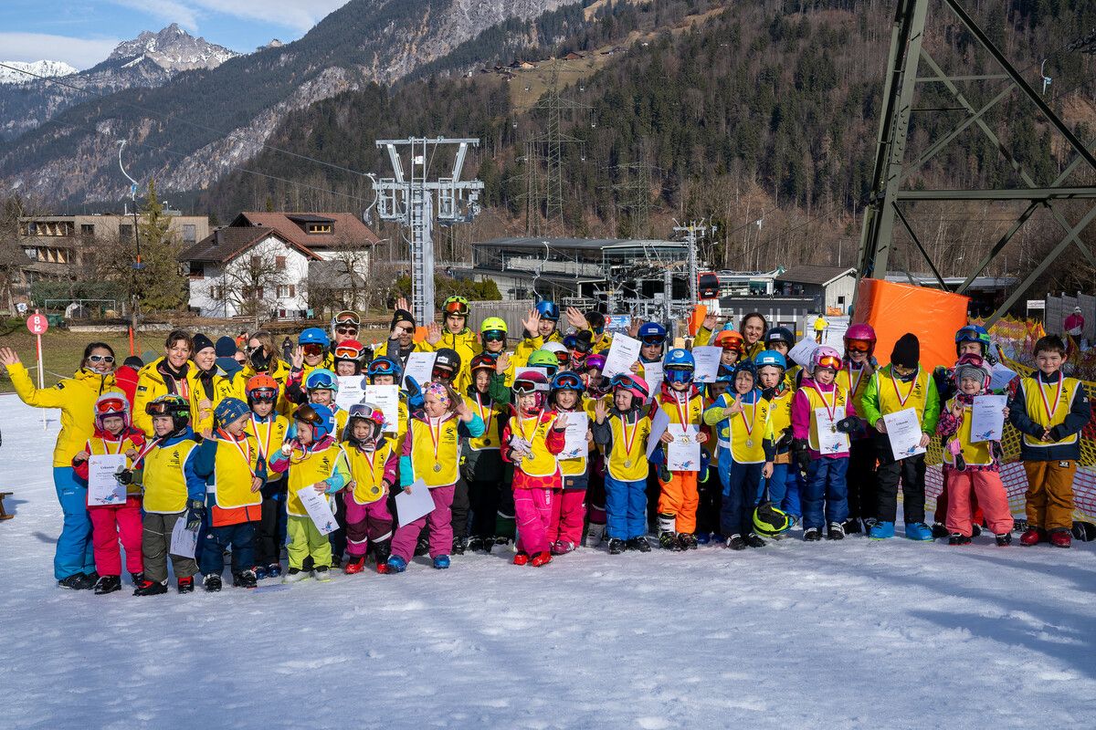 Vier tolle Skikurstage verbrachten die Pistenflöhe mit Trainerteam am Golm. Skiverein Götzis