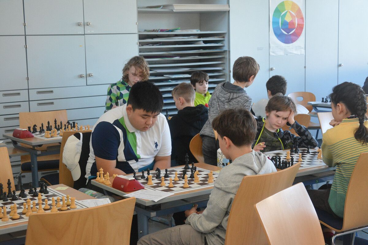 Volle Konzentration ist beim Schach angesagt, wenn man gewinnen will. bvs (3)