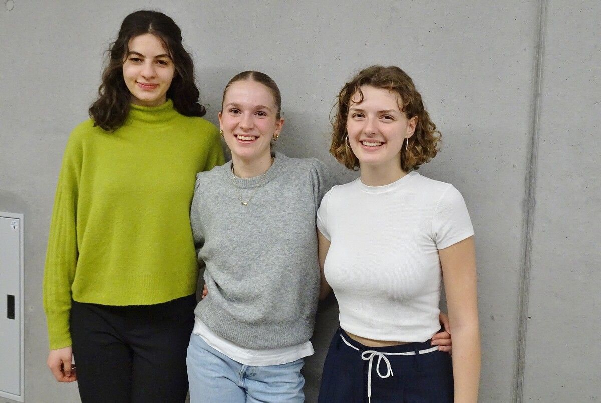 Zehra Duman, Emma Luna Peer und Emma Baur freuen sich, dass ihre Diplomarbeit so großen Anklang fand.