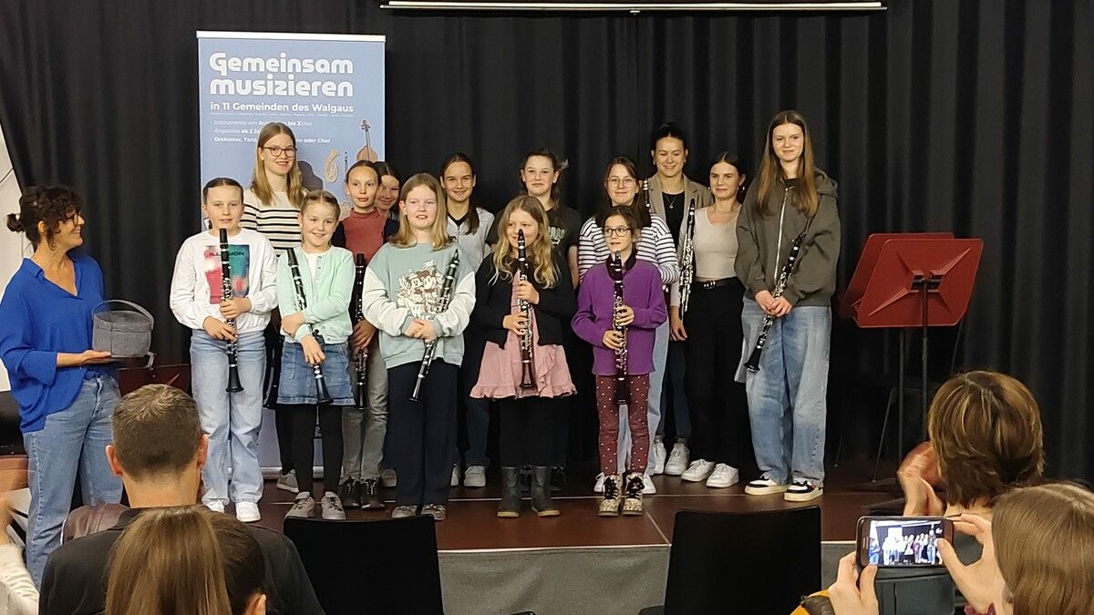 14 Klarinetten auf einen Streich: Kategoriekonzert der Musikschule Walgau. he
