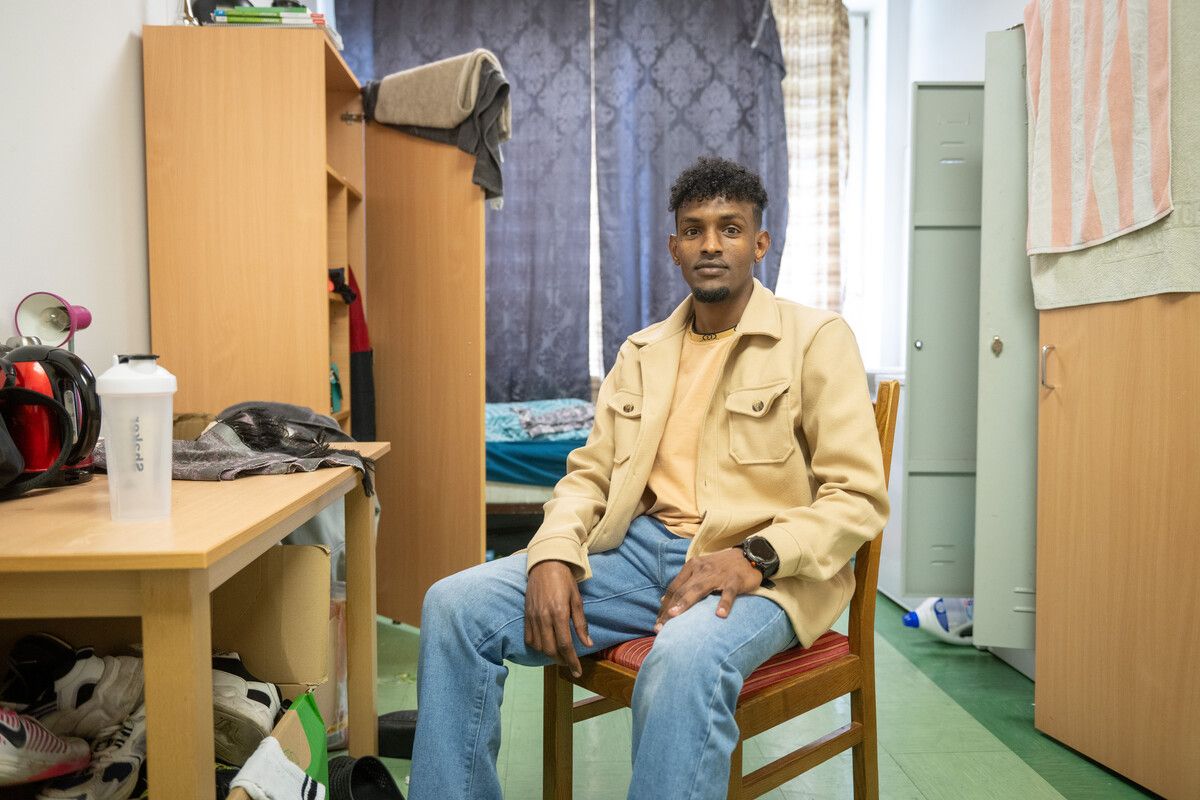 Abdivizak Hassan Abdulle teilt sich mit einem Landsmann das Zimmer im Schulbrüderheim in Feldkirch. VN/RHOMBERG