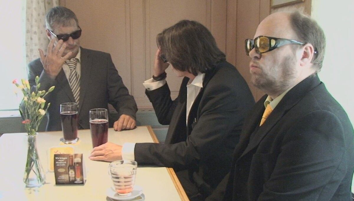 Achnus Film ist zurück: Diese Truppe, die schon über 30 Jahre ihr filmisches Unwesen treibt, schlägt mit „Neues von alten Säcken“ wieder zu. achnus film