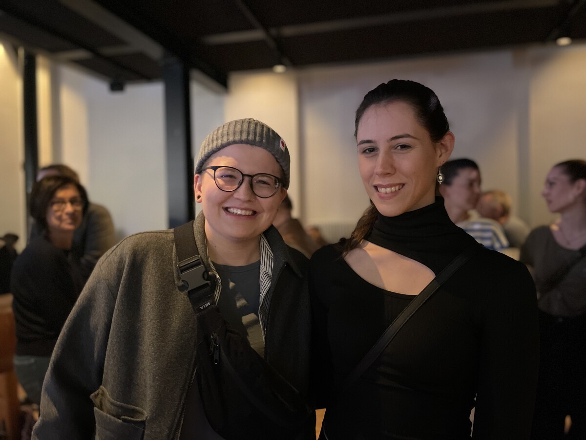 Adilajda Begic und Nadine Hartmann lauschten den Klängen in der Jahnhalle.