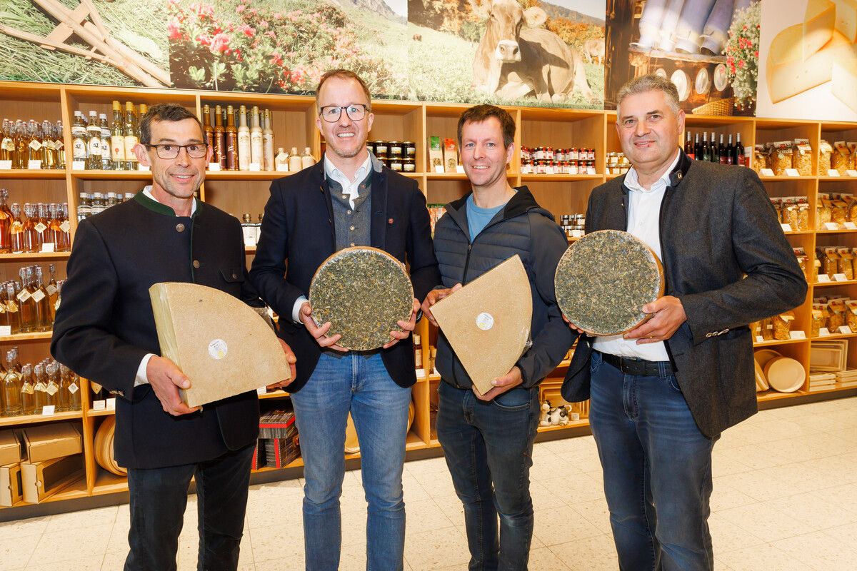 Agrarlandesrat Christian Gantner gratulierte der Sennerei zum Bestandsjubiläum. VLK