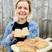 Frühlingsbrötchen mit Karotten und Saaten