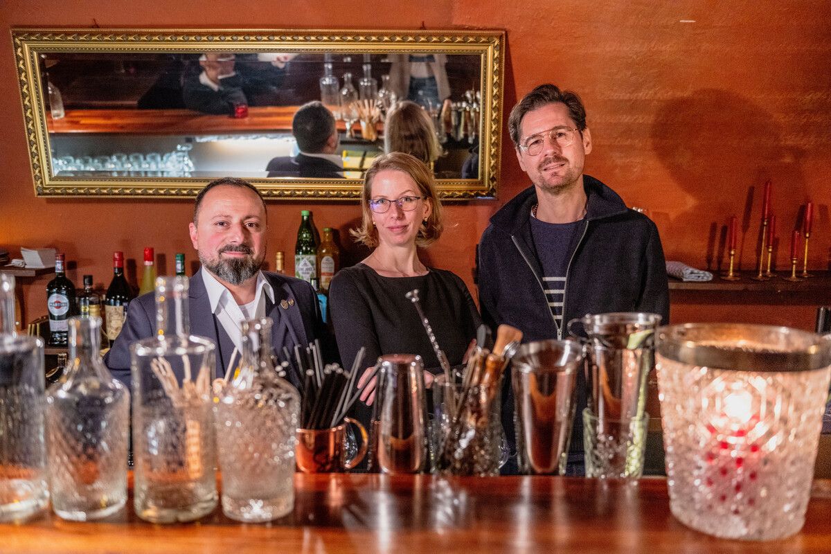Ali und Kerstin Yalcin mit Patrick Österle. Die Übergabe hat bereits stattgefunden. vn/rhomberg (2)