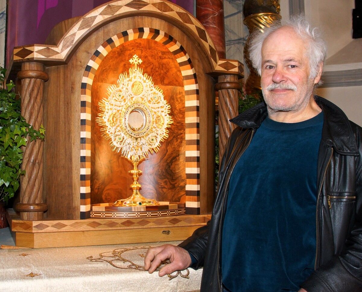 Alois Burtscher bei der Einweihung des neuen Tabernakels.