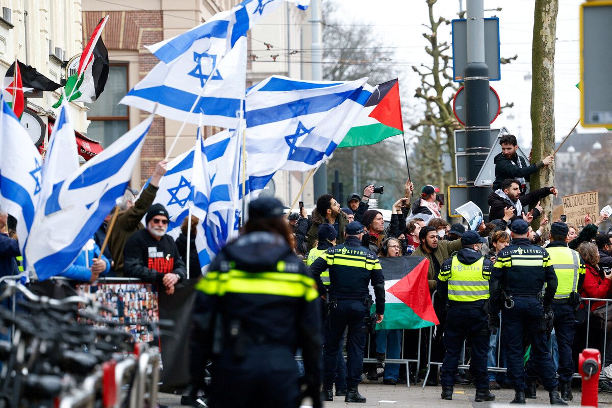 Am Rande der Eröffnung in Amsterdam kam es zu Protesten.Reuters