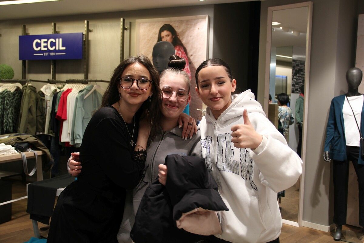 Auch Dilara Köken, Sara Köken und Laura Dimovski unterhielten sich bestens. stl (5)