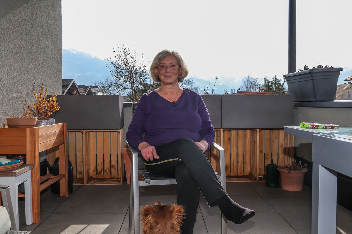 Auf der Terrasse verbringt Gabi Sprickler-Falschlunger gerne sonnige Stunden. vn/steurer