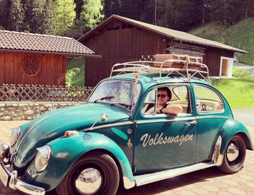 Auf ihren altehrwürdigen VW Käfer ist Melanie Stemer besonders stolz. Gefahren wird er nur im Sommer. Stemer (5)