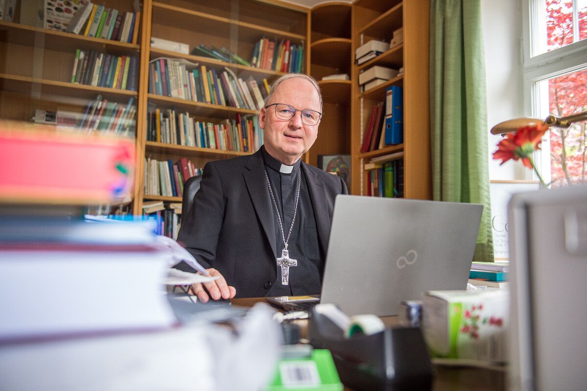 Bischof Benno Elbs setzt auf Nächstenliebe und Zusammenhalt in der Gesellschaft. VN/Rhomberg