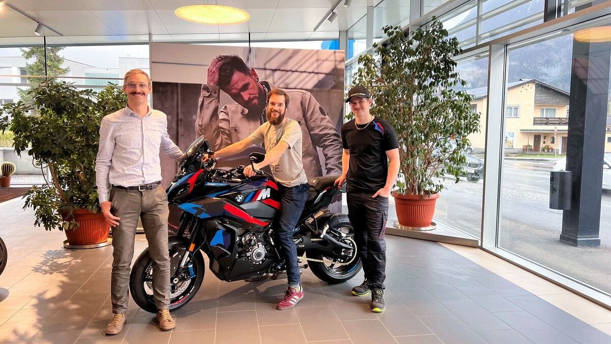 BMW-Unterberger-Nenzing-Betriebsleiter Christoph Nigsch, Motorrad-Verkaufsberater Lukas Miller und Motorrad-Servicetechniker Johannes Weratschnig (v. l.). Fa
