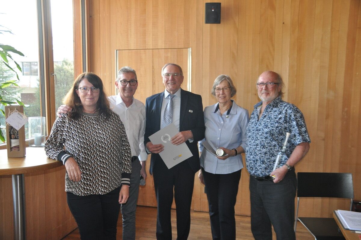 Bürgermeisterin Alexandra Schalegg, Franz Himmer, Elmar Hepp, Herta Weit und Hartwig Töpfer (v. l.). hab
