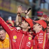 Ferrari nutzt Verstappen-Defekt  zu einem Doppelsieg