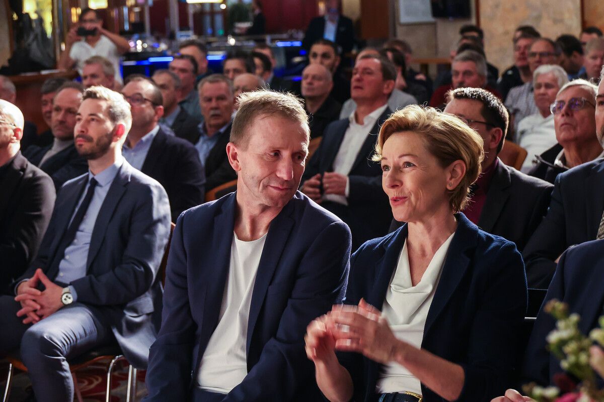 Das Akademiethema diskutierte Klaus Mitterdorfer mit Sport-Landesrätin Martina Rüscher.