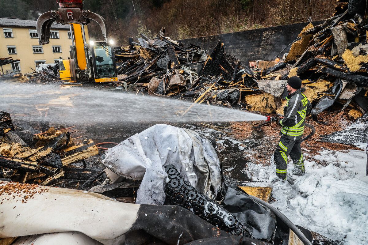Das Altstoffsammelzentrum wurde bei dem Flammeninferno vergangene Woche völlig zerstört.vn/steurer