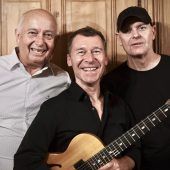 „KUH-Trio“ jazzt und groovt im Sulzberger Thalsaal