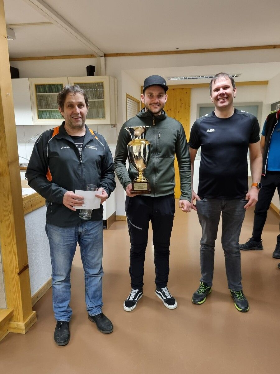 Das Meisterteam des SG Lustenau mit Wolfgang Psenner, Marvin Greppmayr und Manfred Bechter (v. l.) in der Zielsport-Liga.VSB/Melanie Lutz