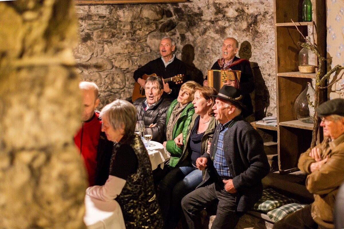 Historische Kulisse, regionale Köstlichkeiten: das Rankweiler Kellerfest verspricht ein unvergessliches Erlebnis. MG RAnkweil
