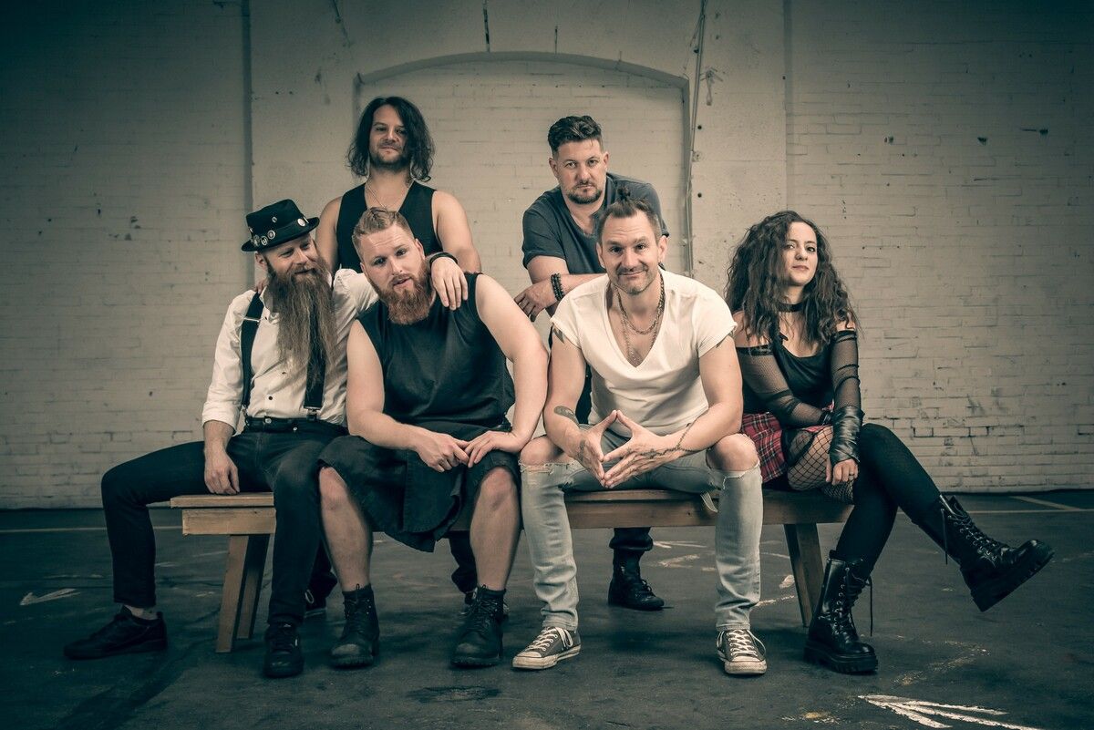 Das Saint City Orchestra fusioniert irische Folkklänge mit Punkrock für Dornbirner Publikum.COnrad Sohm