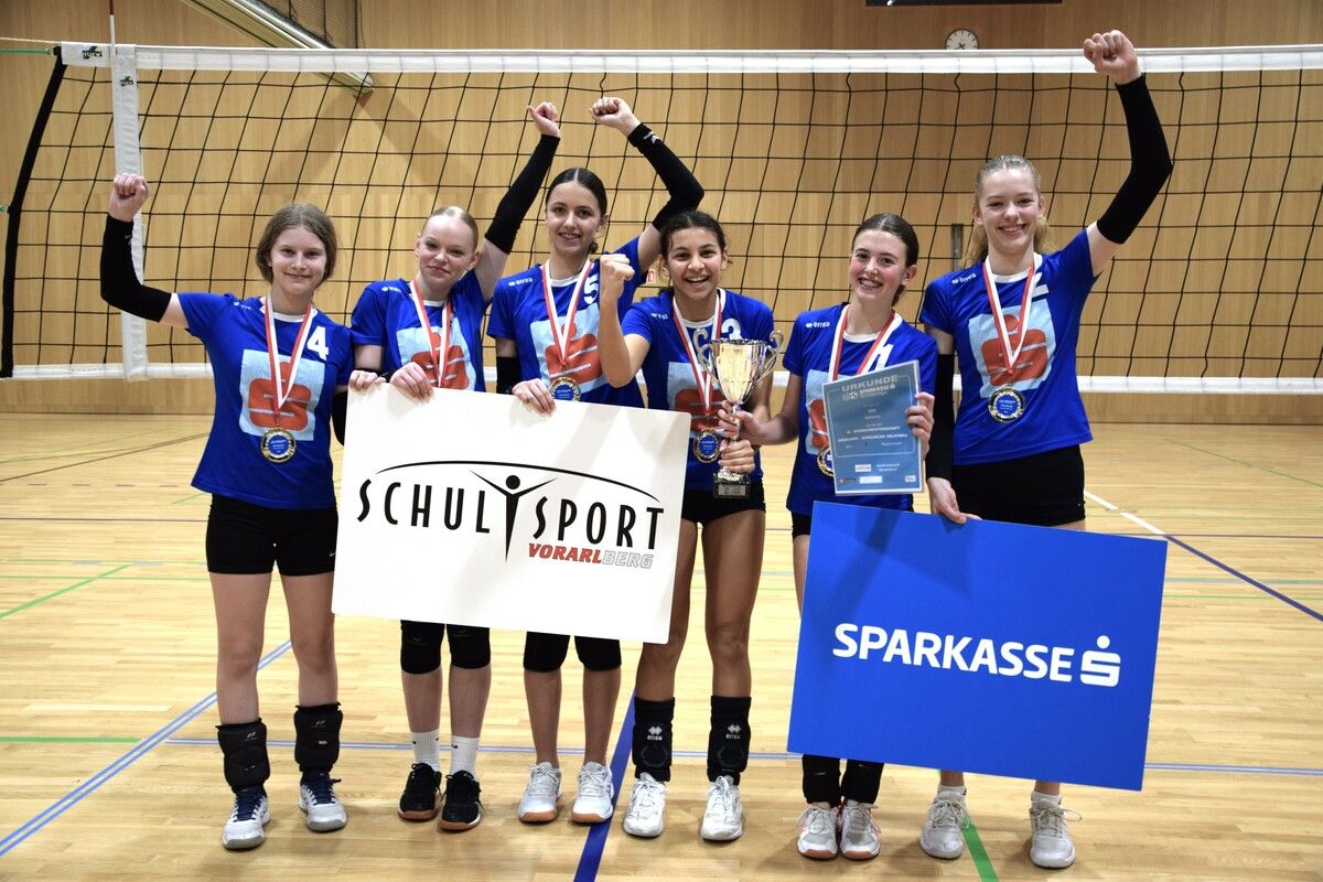Das Siegerteam der SMS Satteins mit Stella Dobler, Pia Lässer, Neela Strolz, Xenia Kosec, Milena Gantner und Paula Bernhart in der Volleyball-Schülerliga. WAM