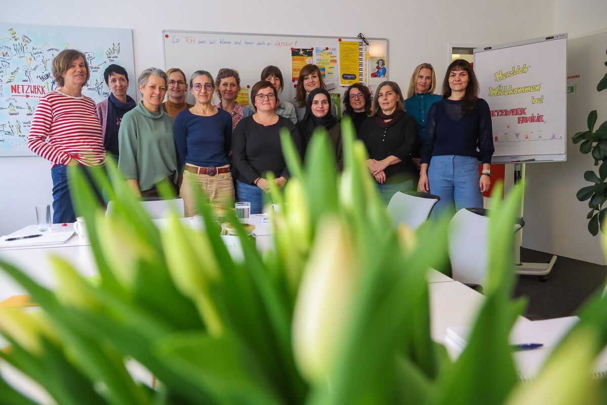 Das Team von Netzwerk Familie trifft sich einmal in der Woche für eine gemeinsame Besprechung in Dornbirn. VN/Steurer