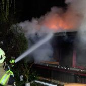 Deckenbrand zerstört  Bungalow in Hard