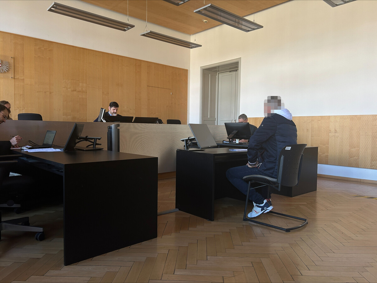 Der beschuldigte 16-Jährige bei der Verhandlung. VN/pam