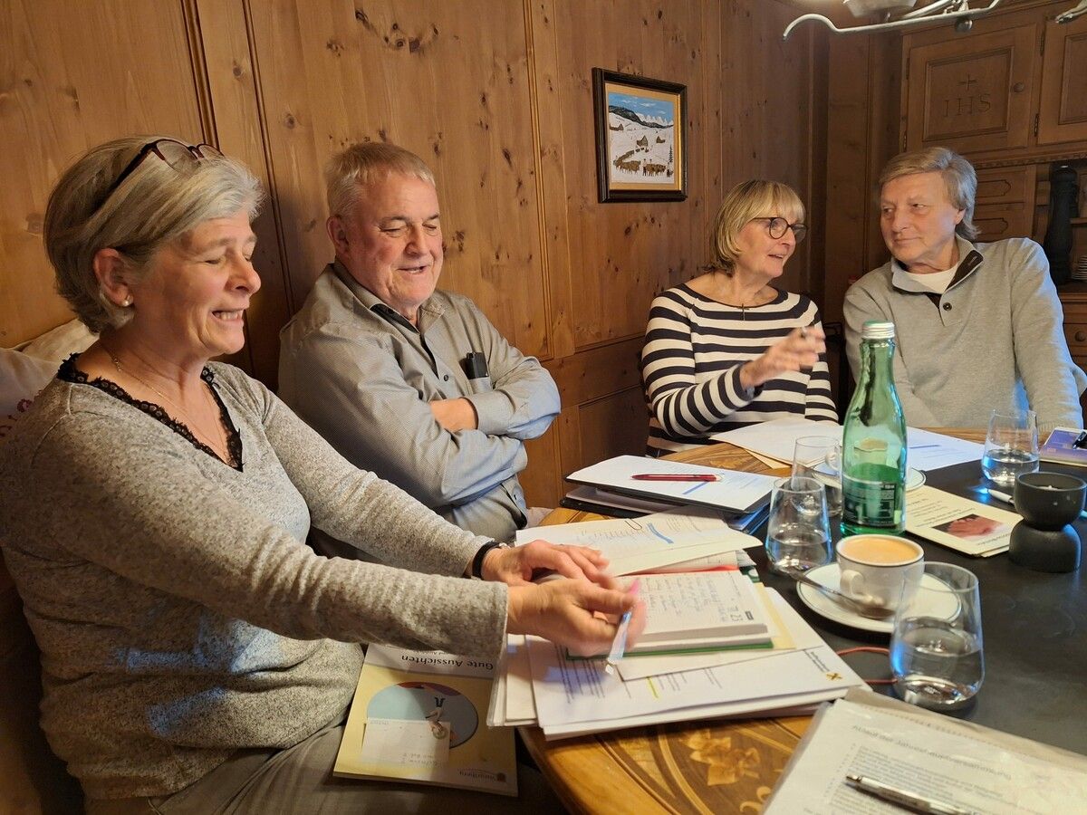 Der gesamte Vorstand der Seniorenbörse Montafon traf sich gemütlich im Montafoner Stüble des Posthotel Taube in Schruns zur Vorstandssitzung. Seniorenbörse Montafon