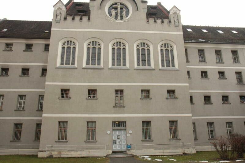 Der Hauptangeklagte sitzt nach wie vor in der Justizanstalt Feldkirch, ein Termin für den Prozess ist noch nicht bekannt.