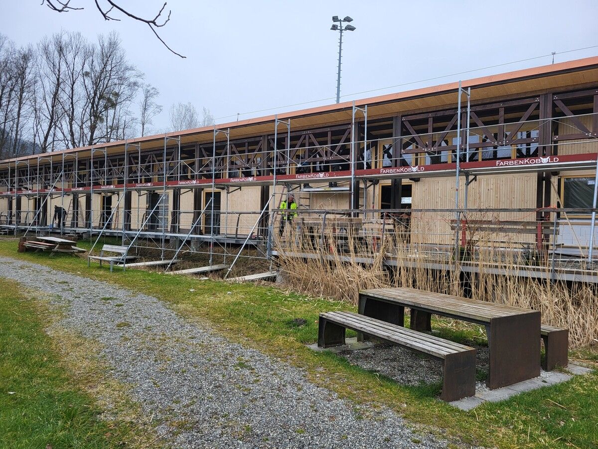 Der Innenraum des Servicegebäudes wird komplett umgebaut. Aktuell wird dort eifrig gedämmt, verputzt und Sanitäranlagen installiert.mg frastanz
