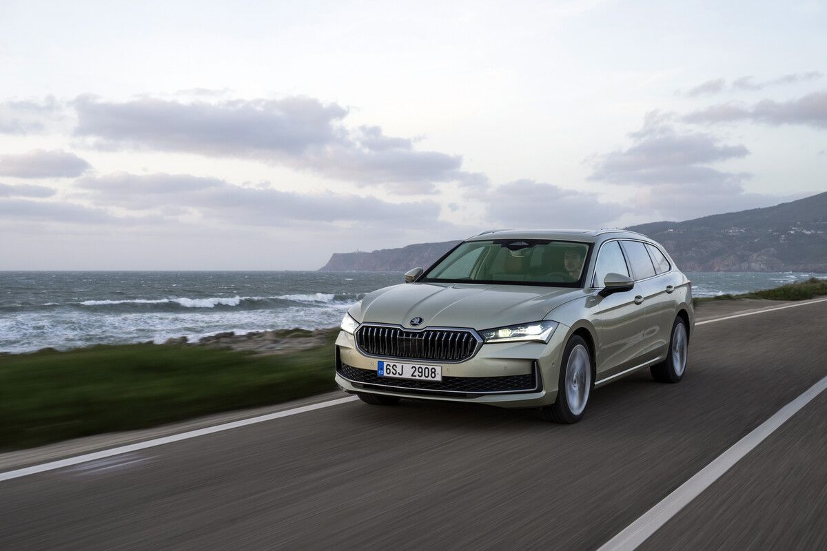 Der neue Skoda Superb steht in den Startlöchern. Werk