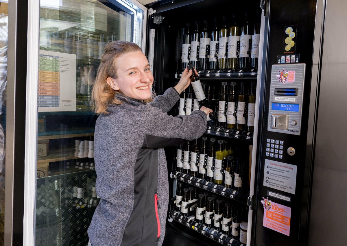 Der Ölautomat steht Kunden auch außerhalb der Öffnungszeiten zur Verfügung.