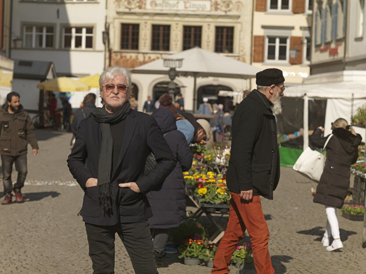 Der Sänger, Rockmusiker, Filmemacher und Buchautor Reinhold Bilgeri stellt Landsleute vor, deren Biografien exemplarisch für Vorarlberg stehen. ServusTV/Wegafilm/Beck