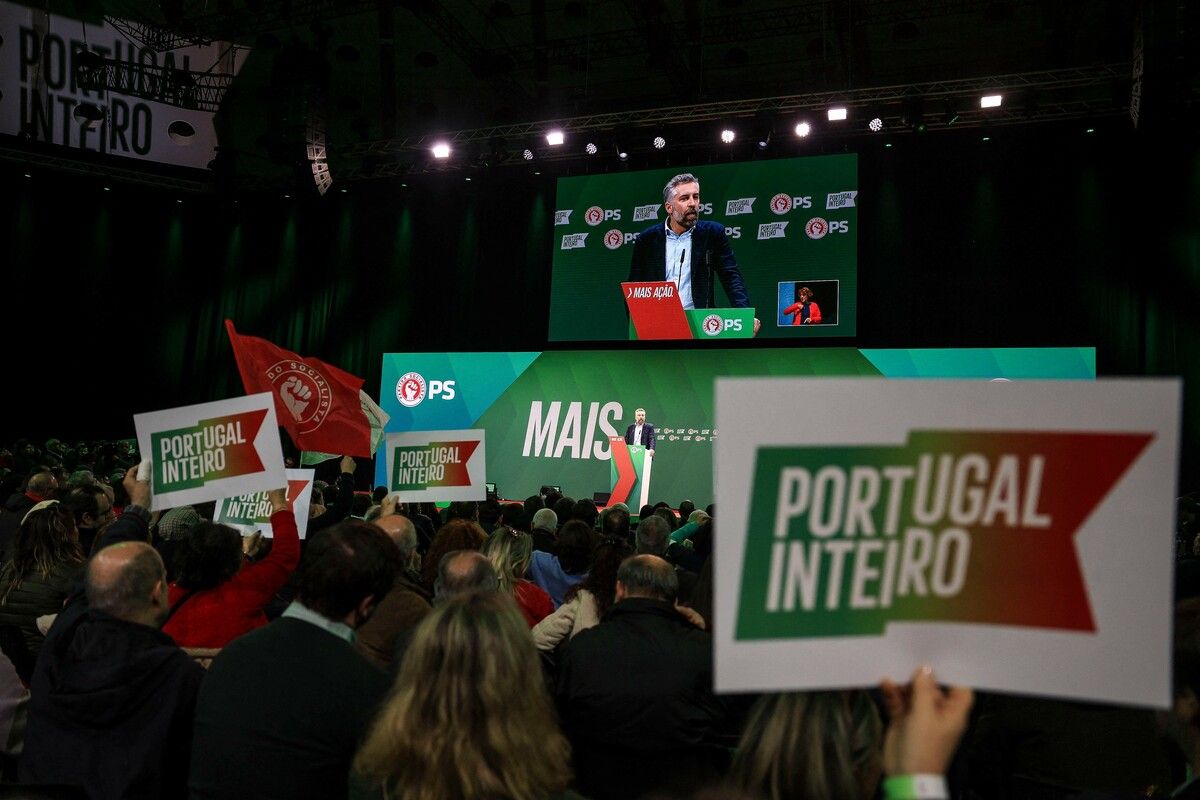 Der Vorsitzende der Sozialistischen Partei (PS), Pedro Nuno Santos, hält eine Rede während einer Wahl-Kundgebung in Porto. AFP