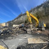 Nach ASZ-Großbrand in Feldkirch sind die Aufräumarbeiten in vollem Gang. »A3