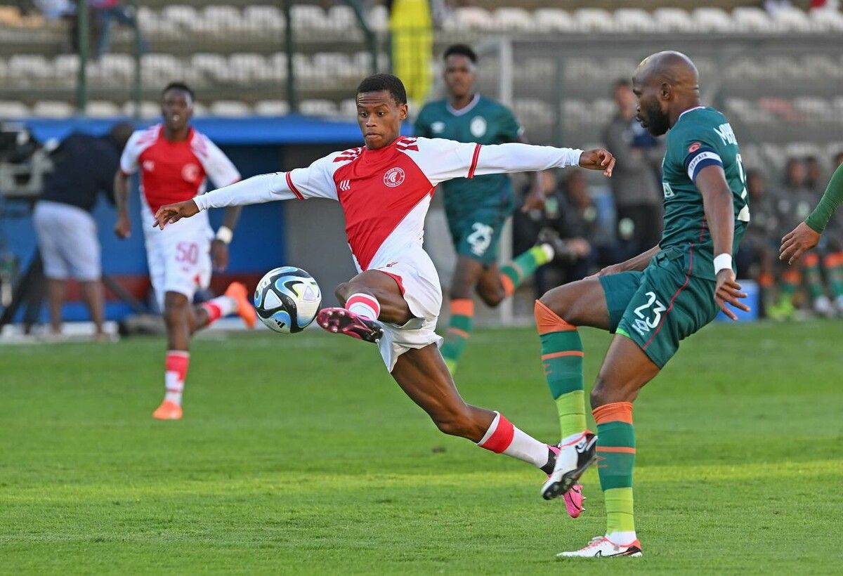 Die Cape Town Spurs spielen auch nach dem Rückzug von Ajax in rot-weißen ­Trikots, die an den niederländischen Spitzenklub erinnern.Verein