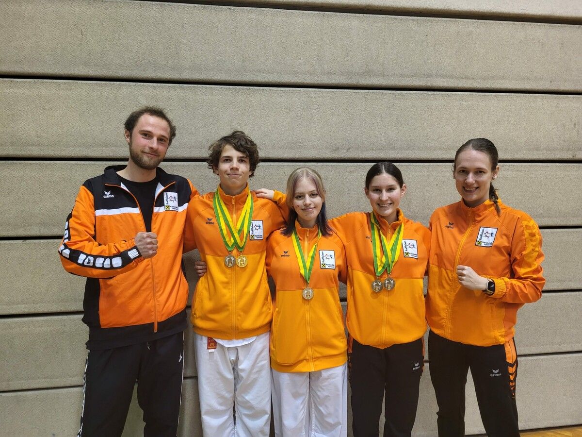 Die Coaches mit einigen Sportlern.KC RAnkweil