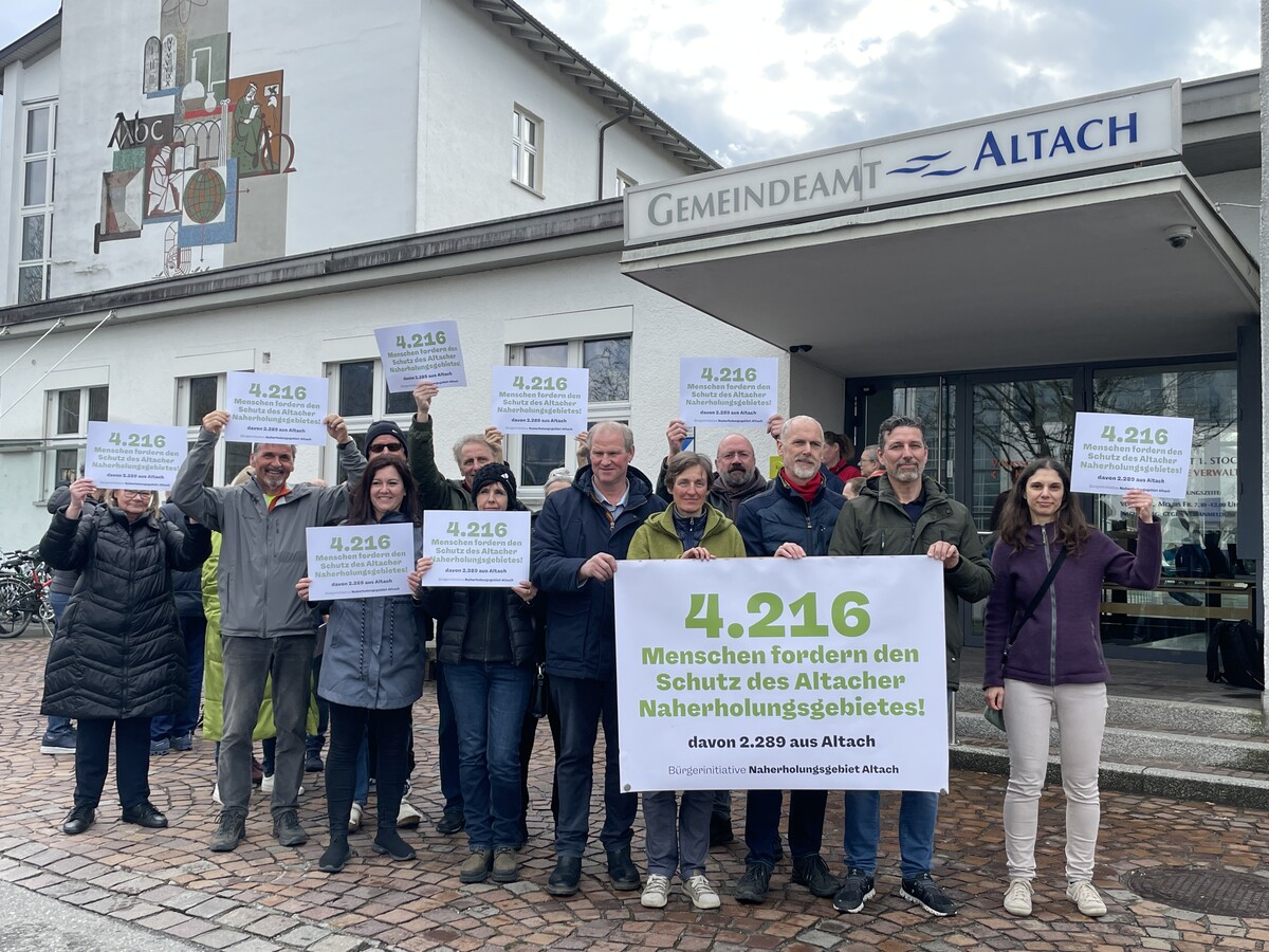 Die gesammelten Unterschriften vermittelten ein klares Stimmungsbild. vn/linher,Hartmann