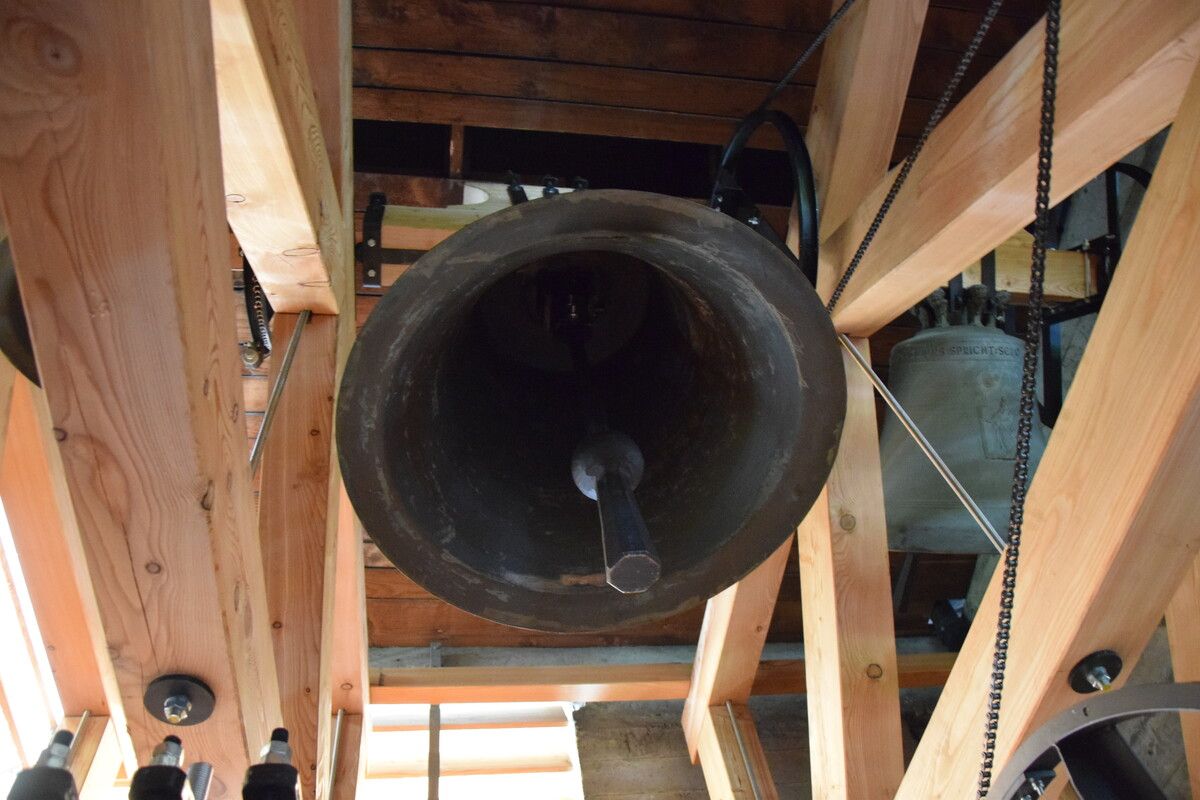 Die große Glocke der Pfarrkirche Gantschier wurde 2014 gegossen. Kirche