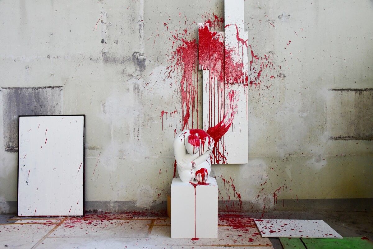 Die Installation „MANUEL“ von Manuel Lunardi sorgte für verschiedene Sichtweisen, die dazu geführt haben, das Kunstwerk für den Rest der Ausstellungsdauer zu verhüllen. LUNARDI/ENDER