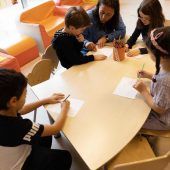 Schulkinder mit vielen Leiden