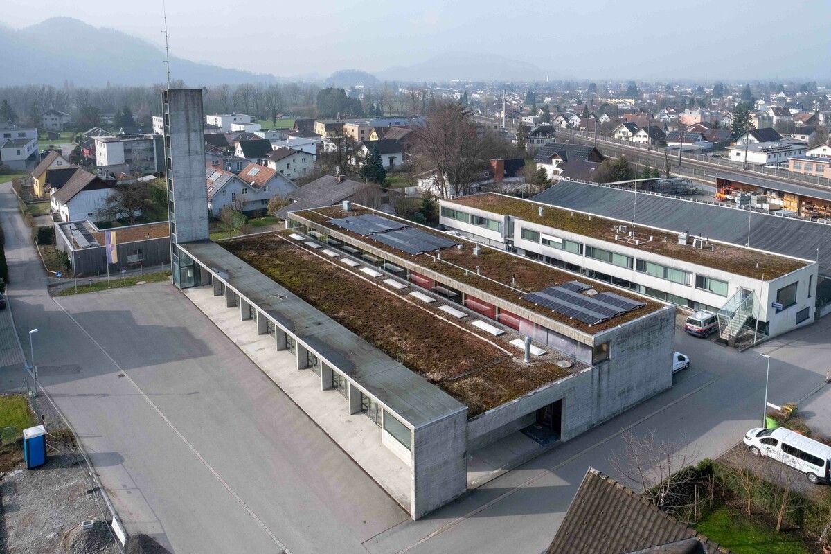 Die PV-Anlage in Hohenems erzeugt 35.000 kWh, genug, um den Jahresbedarf von mehr als zehn Einfamilienhäusern zu decken.Stadt
