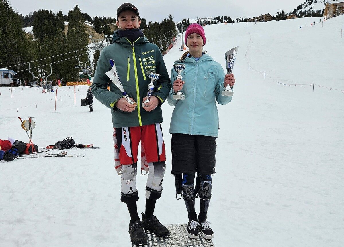 Die stolzen Bezirksmeister Samuel Hammerer (SC Mühlebach) und Ida Schuler (SV Dornbirn). SCM (2)