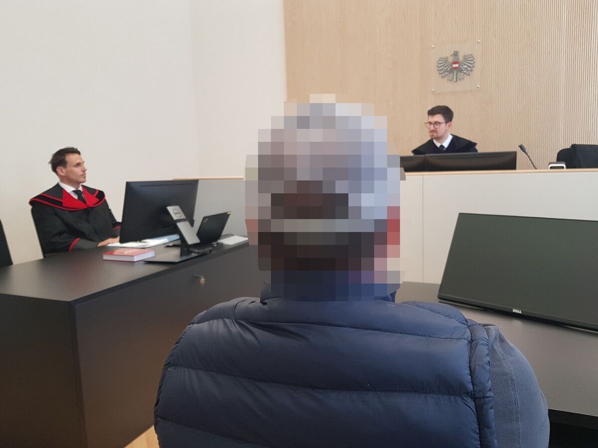 Die Tat des Angeklagten stellt das Gericht vor komplizierte rechtliche Probleme. Eckert