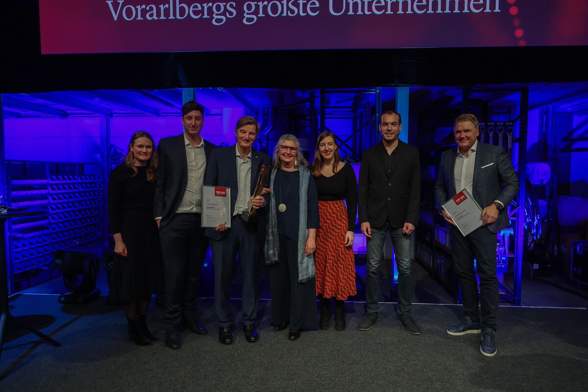 Die Wirtschaftspreisträger2024 Wolfgang Rohner und Stefan Gritsch freuten sich mit ihren Familien über die Auszeichnung.